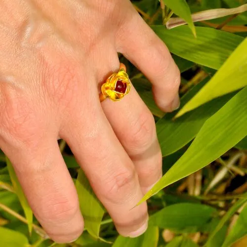 Bague réglable dorée et rouge vif collection rose taille ajustable