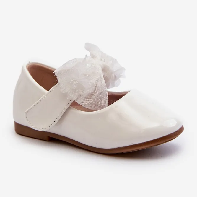 Ballerines enfant en cuir verni avec velcro et nœud, blanc Olessa blanche