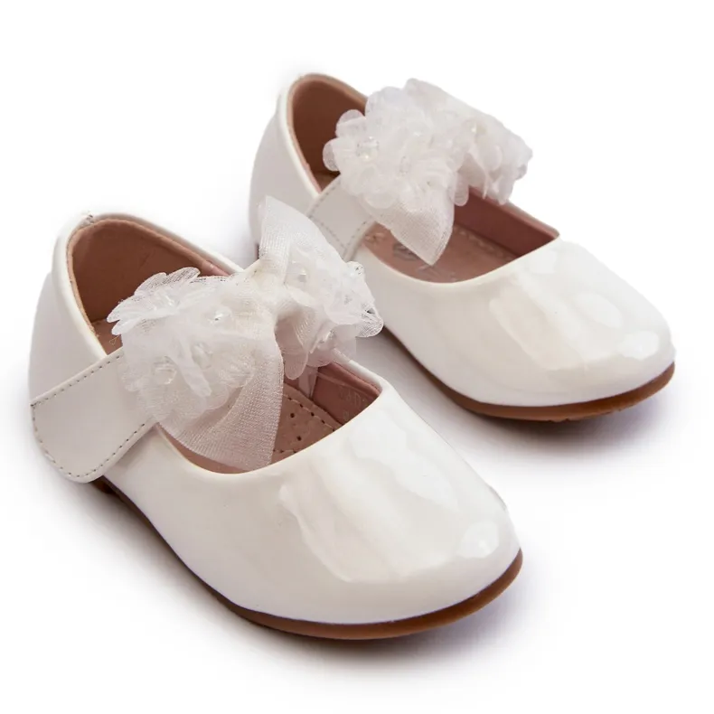 Ballerines enfant en cuir verni avec velcro et nœud, blanc Olessa blanche