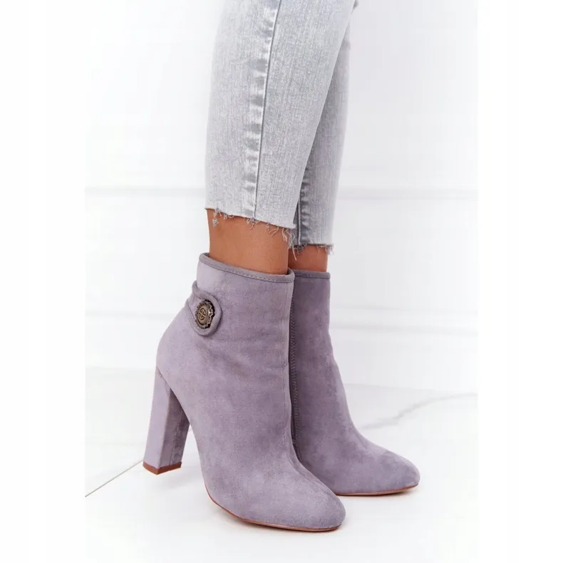 Bottes classiques sur un poteau Lu Boo gris