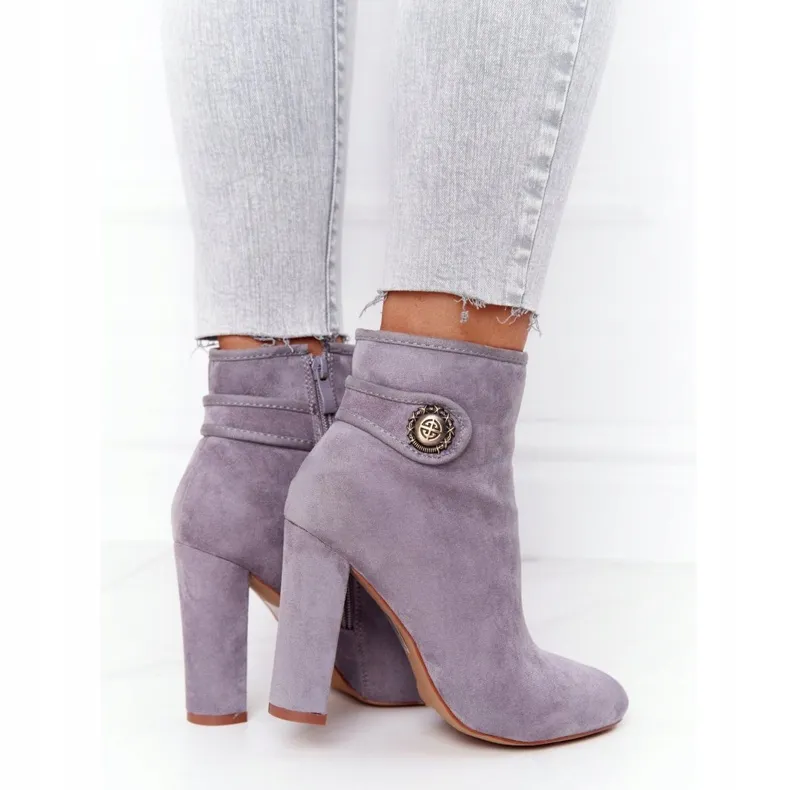 Bottes classiques sur un poteau Lu Boo gris