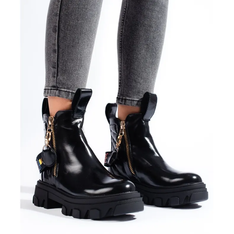 Bottes pour femmes sur la plateforme Shelovet le noir