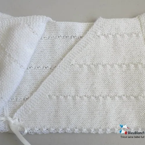 Brassière 3 mois,  croisée fille, blanc-lait, laine calinou bergère de france,  tricot bebe, sur commande