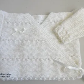 Brassière 3 mois,  croisée fille, blanc-lait, laine calinou bergère de france,  tricot bebe, sur commande