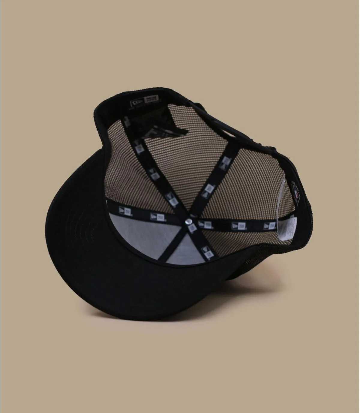 Casquette trucker femme NY noire - Casquette Wmn Metallic Trucker NY black New Era : Headict