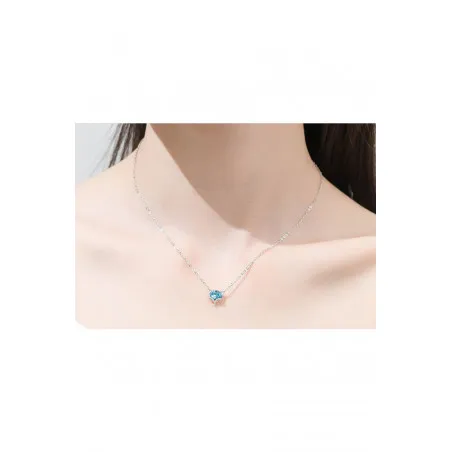 Collier chaine pendentif cristal bleu