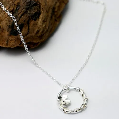 Collier fleur de cerisier sakura en argent massif 925/1000 minimaliste