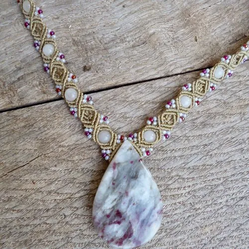 Collier macramé et tourmaline rubis (rubellite)