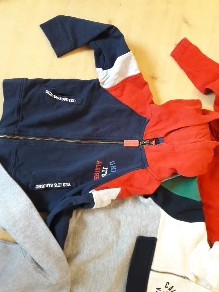 Lot de 4 hauts (3 pulls et 1 gilet zippé) - 4 ans  | Beebs