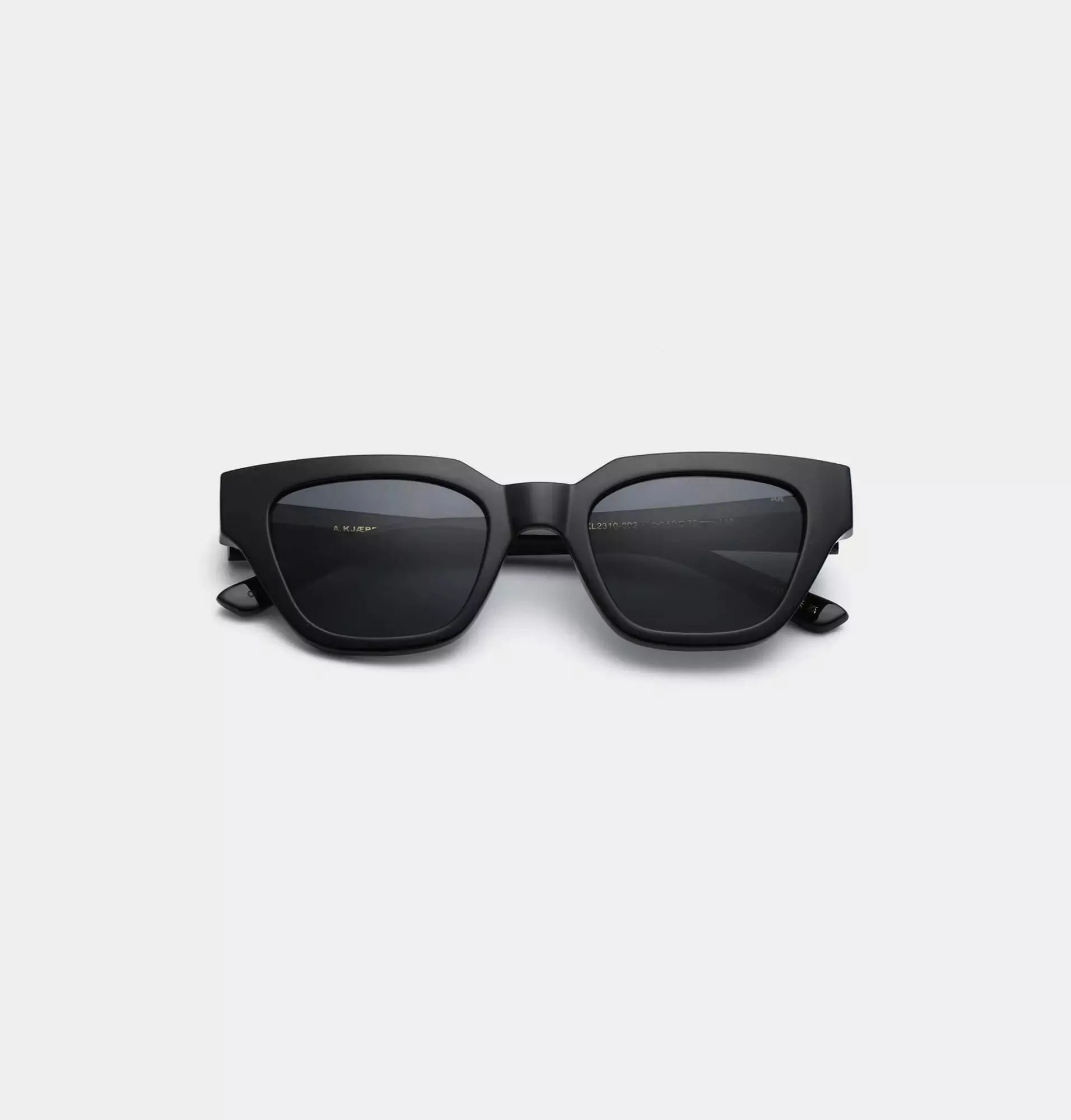 Lunettes de soleil féminine noire Kjaerbede