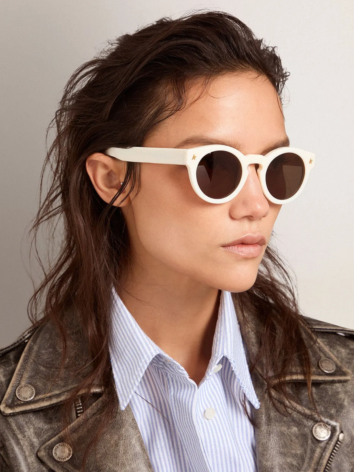 Lunettes de soleil Panthos avec monture blanche et détails dorés | Golden Goose