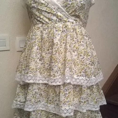 Robe courte à bretelles en coton imprimé et dentelle