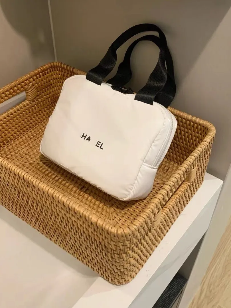 Sac À Main Blanc De Styliste Avec Logo Brodé, Camélia Doux, Très Grand Sac De Maquillage, Sac De Lavage Du 7,96 € | DHgate