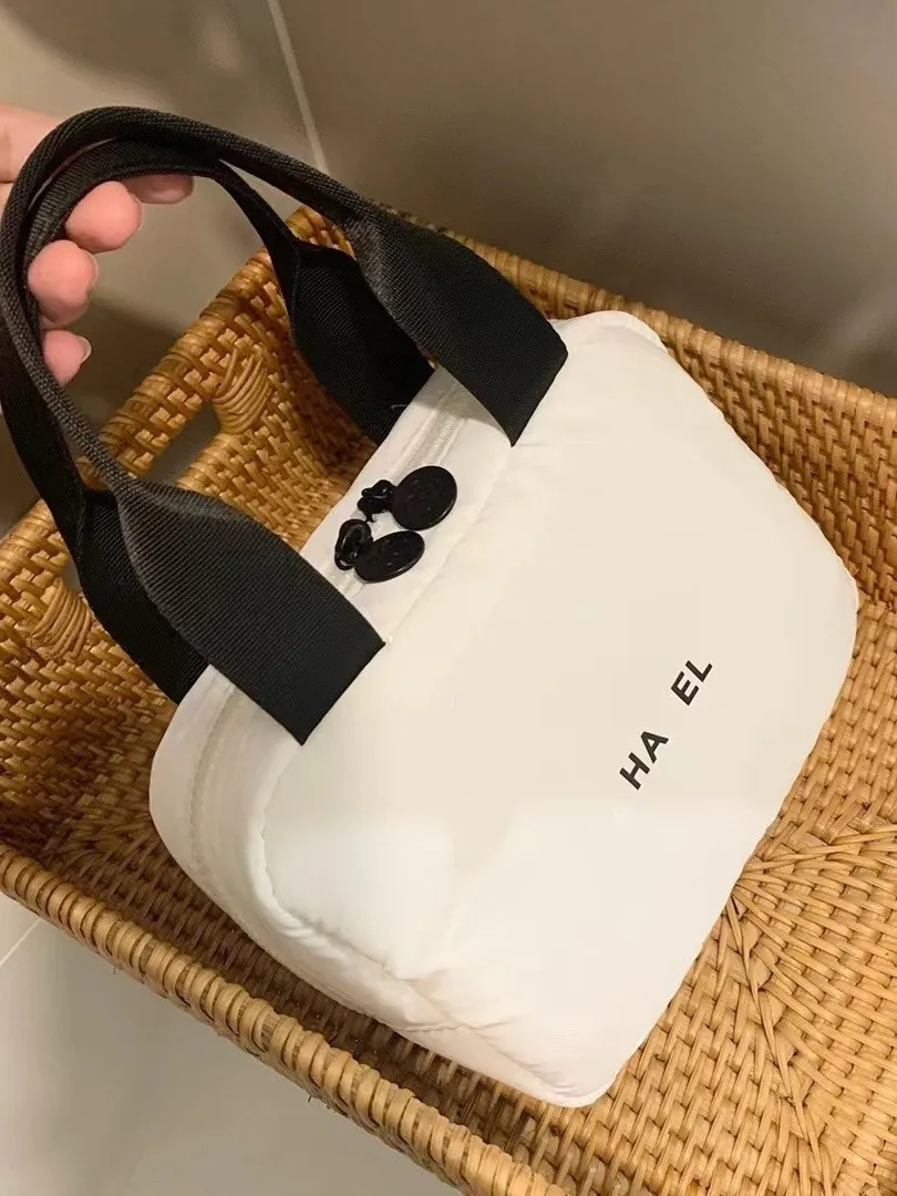 Sac À Main Blanc De Styliste Avec Logo Brodé, Camélia Doux, Très Grand Sac De Maquillage, Sac De Lavage Du 7,96 € | DHgate