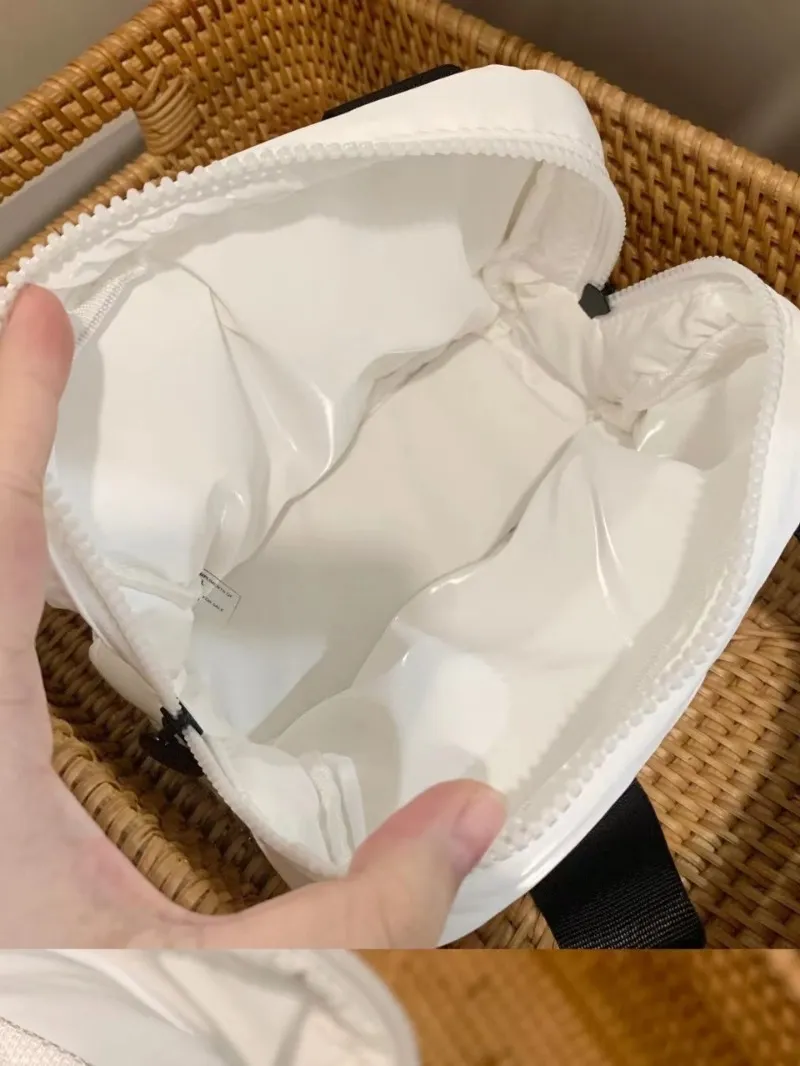 Sac À Main Blanc De Styliste Avec Logo Brodé, Camélia Doux, Très Grand Sac De Maquillage, Sac De Lavage Du 7,96 € | DHgate