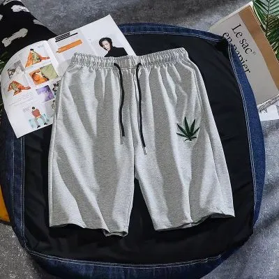 Short en tissu pour homme avec feuille cannabis décorative